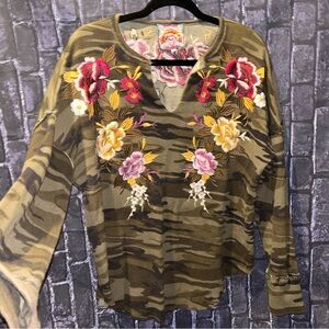 JOHNNY WAS JWLA Zosia  
Embroidered Floral&Camo Thermal
Long Sleeve Top SzXL HTF